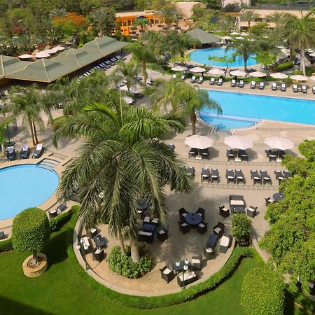 Hilton Cairo Heliopolis Hotel Екстериор снимка The pool at the Serena Hotel