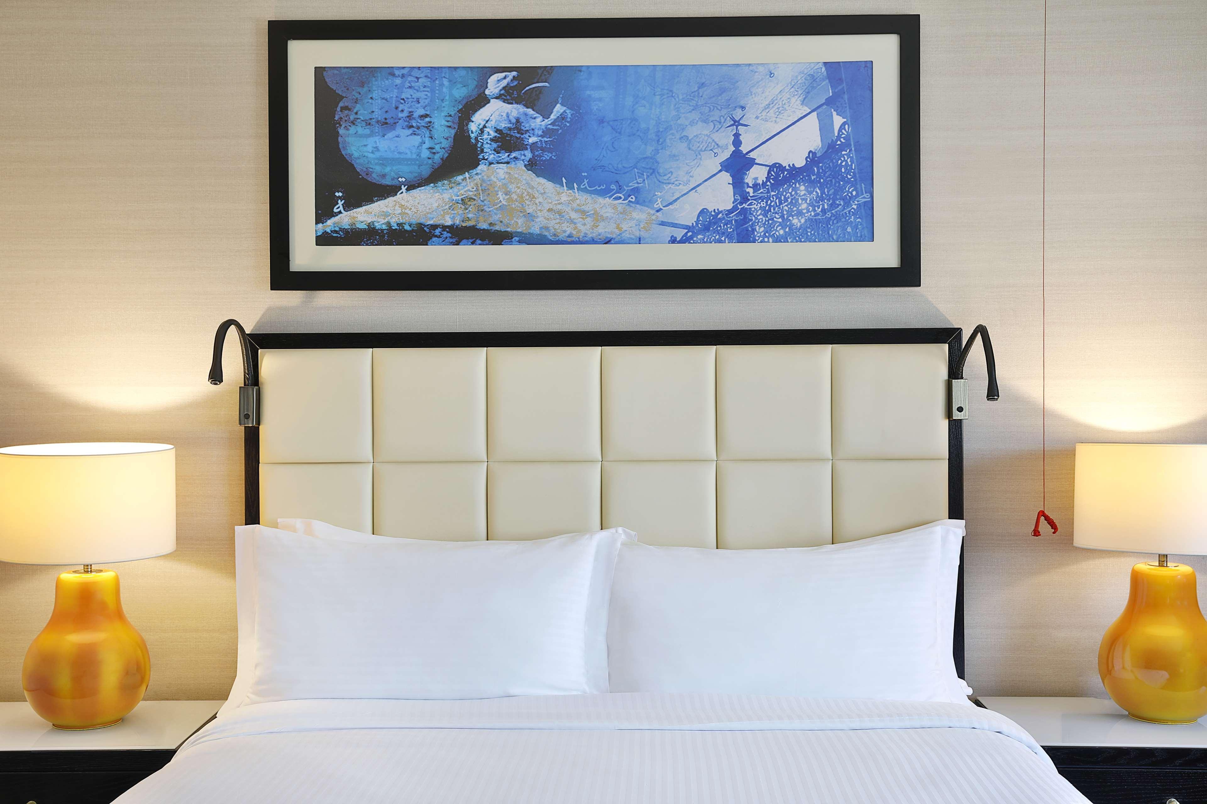 Hilton Cairo Heliopolis Hotel Екстериор снимка Artwork by Michael Mcintyre