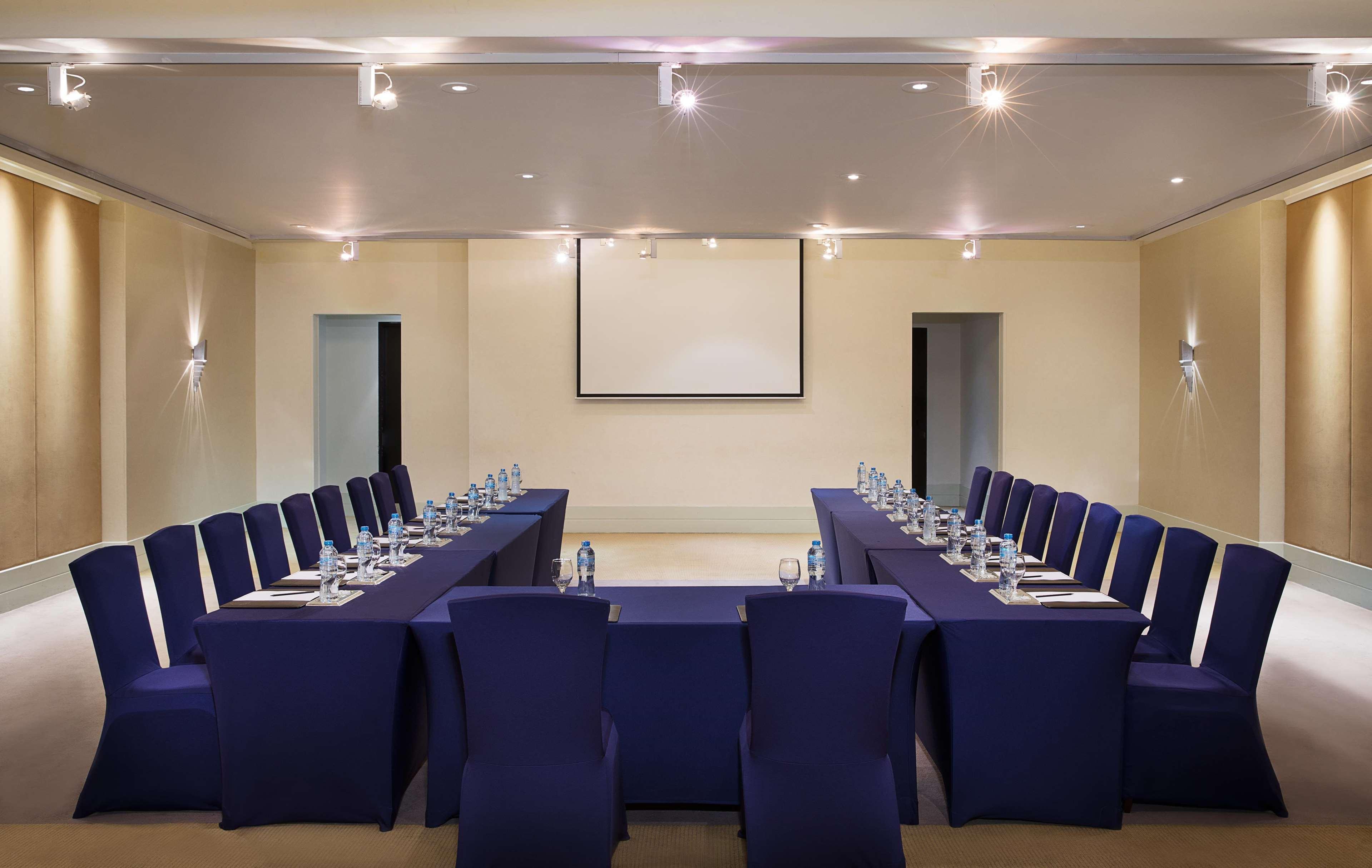 Hilton Cairo Heliopolis Hotel Екстериор снимка A meeting room at the hotel