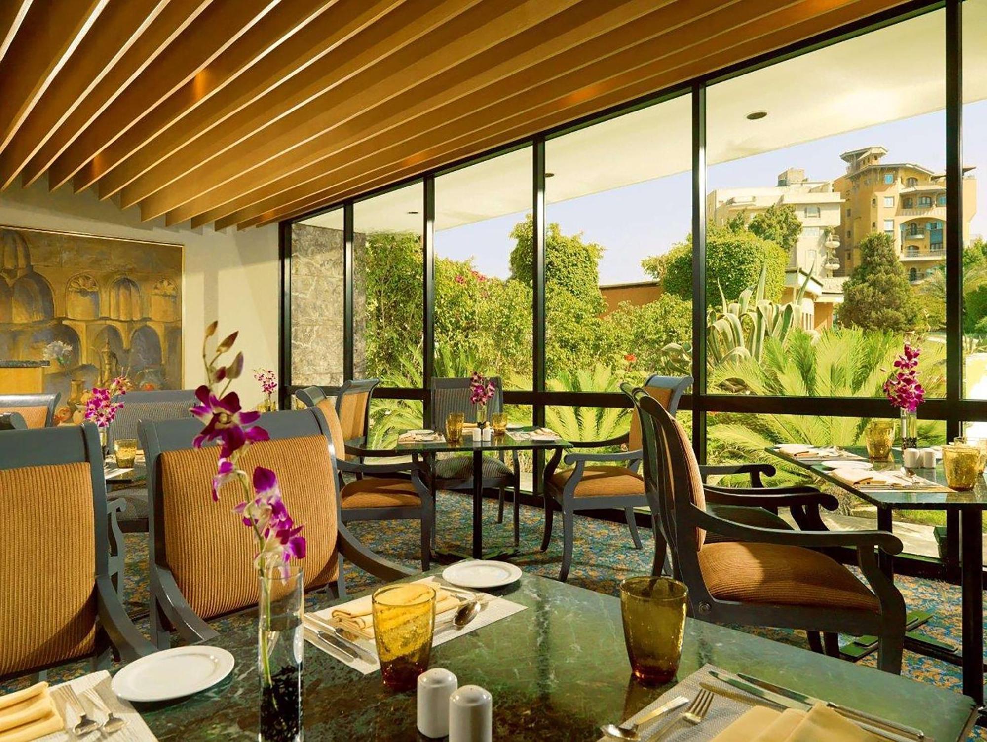 Hilton Cairo Heliopolis Hotel Екстериор снимка The restaurant