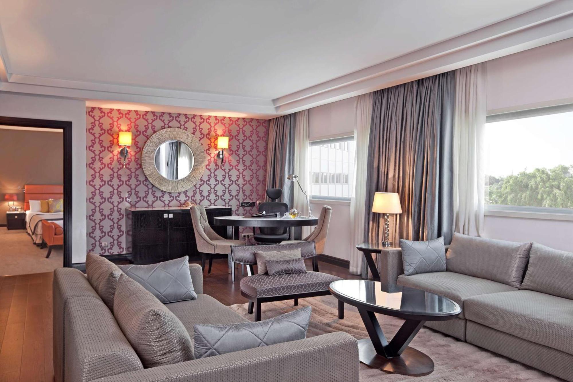 Hilton Cairo Heliopolis Hotel Екстериор снимка Suite at the hotel